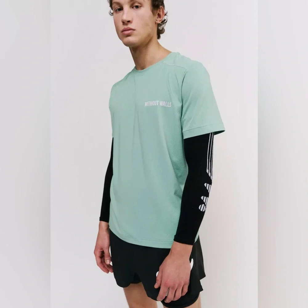 UO Without Walls Men's Tech Tee Size Small NWT - Picture 2 of 7